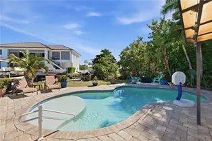 1105 Christopher Ct, Naples, FL 34104 - Photo 2