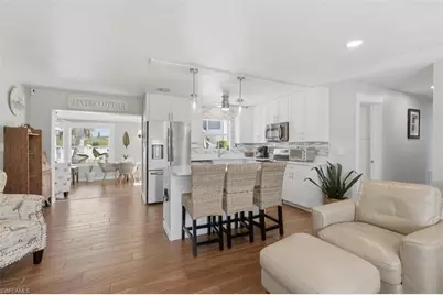 1105 Christopher Ct, Naples, FL 34104 - Photo 10