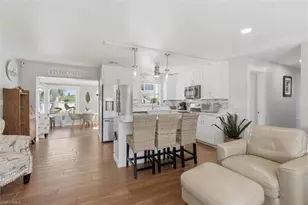 1105 Christopher Ct, Naples, FL 34104 - Photo 10