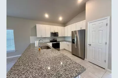 246 NE 10th Pl, Cape Coral, FL 33993 - Photo 10