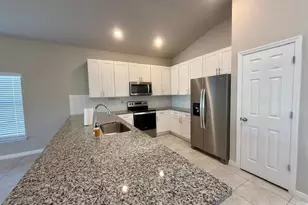 246 NE 10th Pl, Cape Coral, FL 33993 - Photo 10