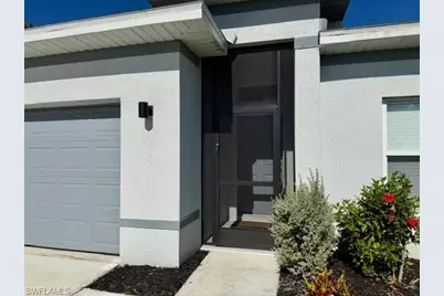 246 NE 10th Pl, Cape Coral, FL 33993 - Photo 2