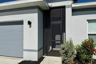 246 NE 10th Pl, Cape Coral, FL 33993 - Photo 2