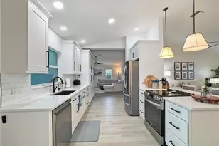 1325 NE 5th Pl, Cape Coral, FL 33909 - Photo 6