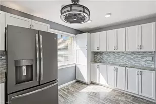 1009 SE 46th Ln, Cape Coral, FL 33904 - Photo 8