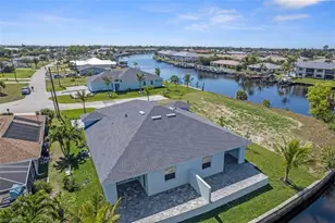 1105 SE 38th St, Cape Coral, FL 33904 - Photo 8