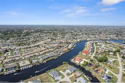 1105 SE 38th St, Cape Coral, FL 33904 - Photo 12