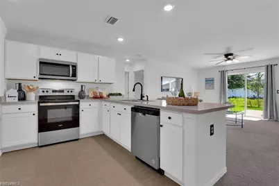 2825 NW 8th Pl, Cape Coral, FL 33993 - Photo 4