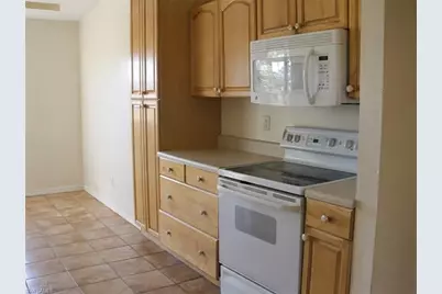 518 Jacaranda Pkwy E, Cape Coral, FL 33909 - Photo 2