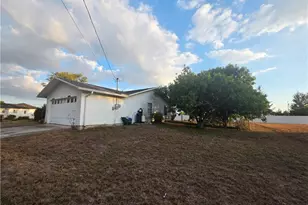 518 Jacaranda Pkwy E, Cape Coral, FL 33909 - Photo 12