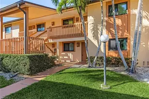 17425 Birchwood Ln, Fort Myers, FL 33908 - Photo 4