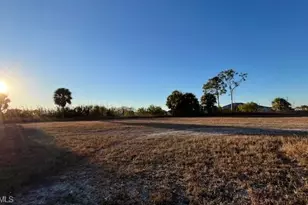 1701 NE 41st St, Cape Coral, FL 33909 - Photo 4