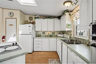 10473 Winchester Ct, Fort Myers, FL 33908 - Photo 14