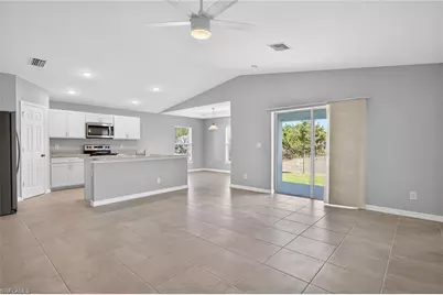 2925 NE 4th Pl, Cape Coral, FL 33909 - Photo 4