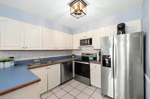 4029 Sandlewood Ln, Fort Myers, FL 33907 - Photo 10