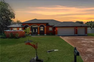 718 Arundel Cir, Fort Myers, FL 33913 - Photo 1