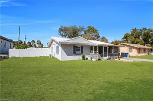 102 Crescent Lake Dr, North Fort Myers, FL 33917 - Photo 6