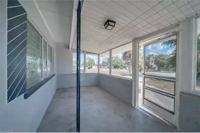 102 Crescent Lake Dr, North Fort Myers, FL 33917 - Photo 20