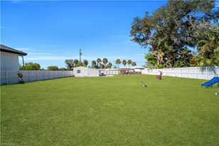 102 Crescent Lake Dr, North Fort Myers, FL 33917 - Photo 24