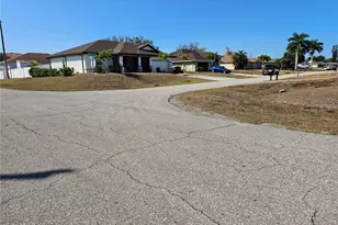 2621 NE 19th Ave, Cape Coral, FL 33909 - Photo 2