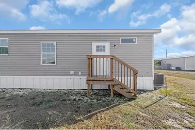 864 Yacht Club Way NW, Moore Haven, FL 33471 - Photo 4