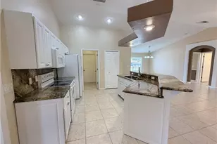 906 SW 9th Ct, Cape Coral, FL 33991 - Photo 4