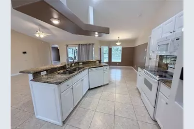 906 SW 9th Ct, Cape Coral, FL 33991 - Photo 2