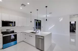 1810 NE 6th Pl, Cape Coral, FL 33909 - Photo 8