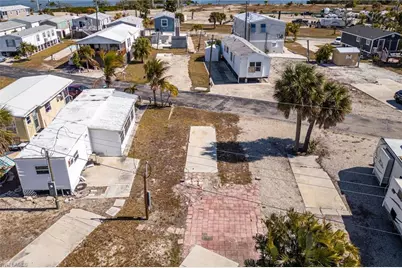 4 Helen Ln, Fort Myers Beach, FL 33931 - Photo 6