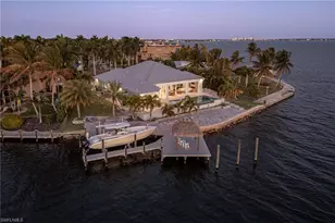 218 Bayshore Dr, Cape Coral, FL 33904 - Photo 4