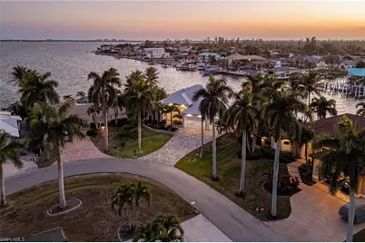 218 Bayshore Dr, Cape Coral, FL 33904 - Photo 2