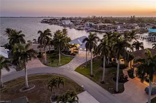 218 Bayshore Dr, Cape Coral, FL 33904 - Photo 2