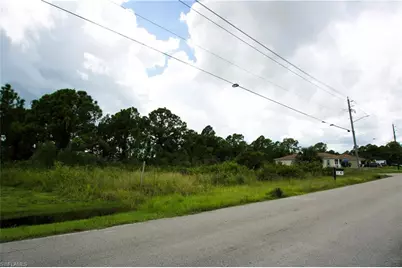 2807 42nd St W, Lehigh Acres, FL 33971 - Photo 4