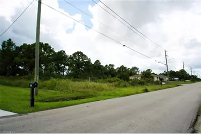 2807 42nd St W, Lehigh Acres, FL 33971 - Photo 2