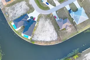 817 SW 8th St, Cape Coral, FL 33991 - Photo 6