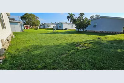 8410 Wagon Wheel Cir, North Fort Myers, FL 33917 - Photo 18