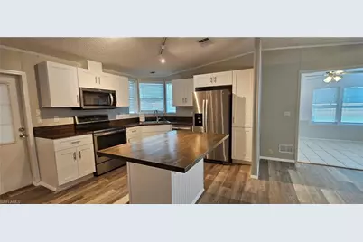 8410 Wagon Wheel Cir, North Fort Myers, FL 33917 - Photo 6