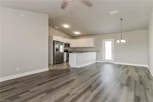 2212 NE 7th Ave, Cape Coral, FL 33909 - Photo 4