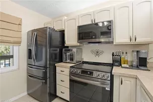 9315 Central Park Dr, Fort Myers, FL 33919 - Photo 4