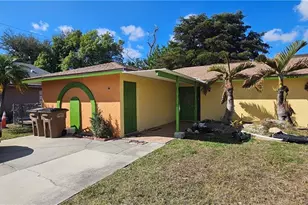 606 SE 13th Ct, Cape Coral, FL 33990 - Photo 1