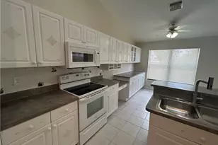 427 SE 16th St, Cape Coral, FL 33990 - Photo 8