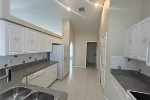 427 SE 16th St, Cape Coral, FL 33990 - Photo 6