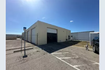 1002 SE 9th St, Cape Coral, FL 33990 - Photo 2