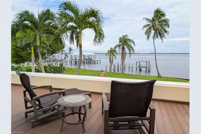 2878 Valencia Way, Fort Myers, FL 33901 - Photo 8