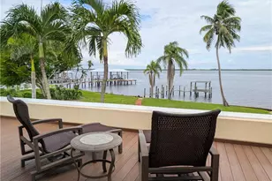2878 Valencia Way, Fort Myers, FL 33901 - Photo 8