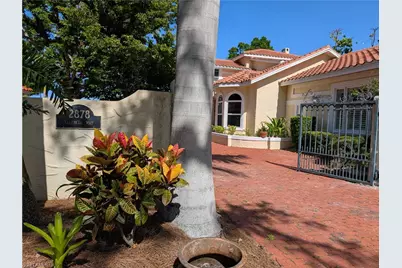 2878 Valencia Way, Fort Myers, FL 33901 - Photo 2