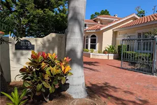 2878 Valencia Way, Fort Myers, FL 33901 - Photo 2