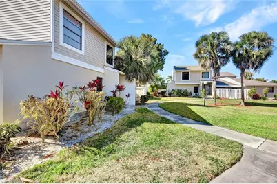 1423 SW Courtyards Ter #70, Cape Coral, FL 33914 - Photo 4