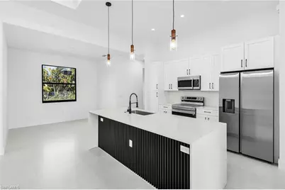 1102 NE 4th Pl, Cape Coral, FL 33909 - Photo 8