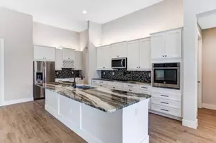 2801 SW 33rd Terrace, Cape Coral, FL 33914 - Photo 10